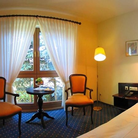 Hotel Waldhaus Hugelsheim Екстер'єр фото