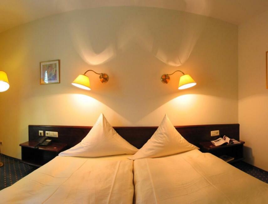 Hotel Waldhaus Hugelsheim Екстер'єр фото