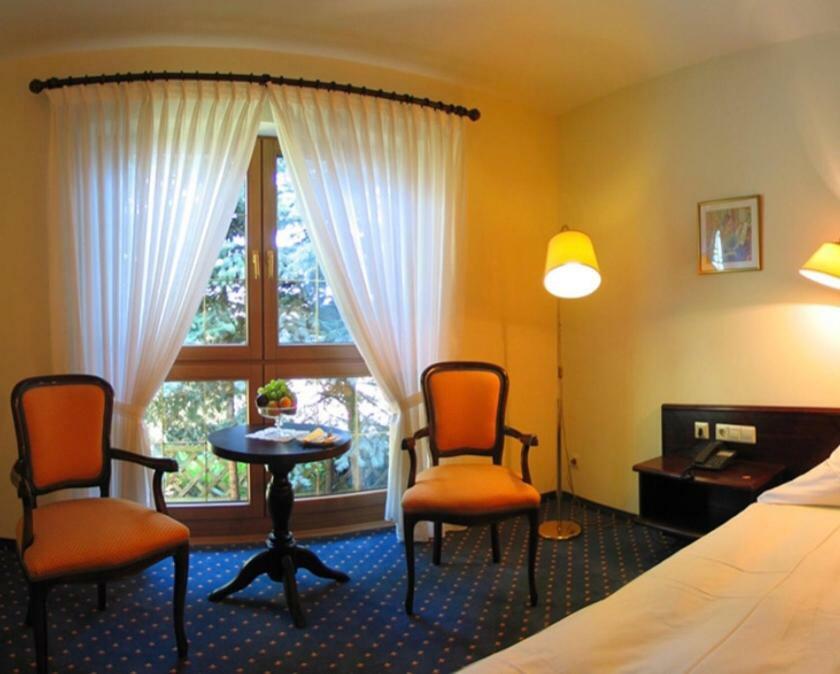 Hotel Waldhaus Hugelsheim Екстер'єр фото
